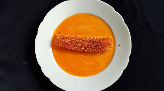 Saumon, velouté aux carottes corsé à la gentiane